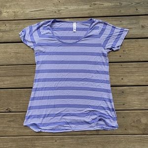 LIKE NEW Lularoe Classic Tee